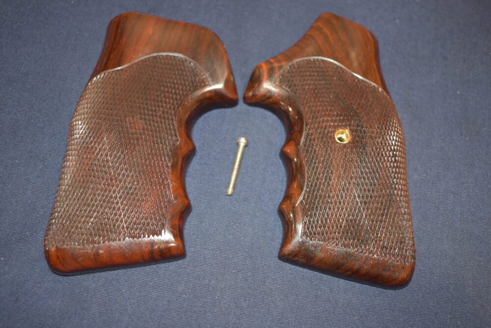 SMITH & WESSON K FRAME SQUARE BUTT FUZZY FARRANT CUSTOM GRIPS SWKFF7
