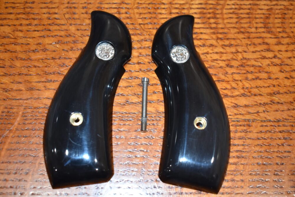 SMITH & WESSON K FRAME ROUND BUTT PREMIUM GRADE BUFFALO HORN GRIPS KRBBH2