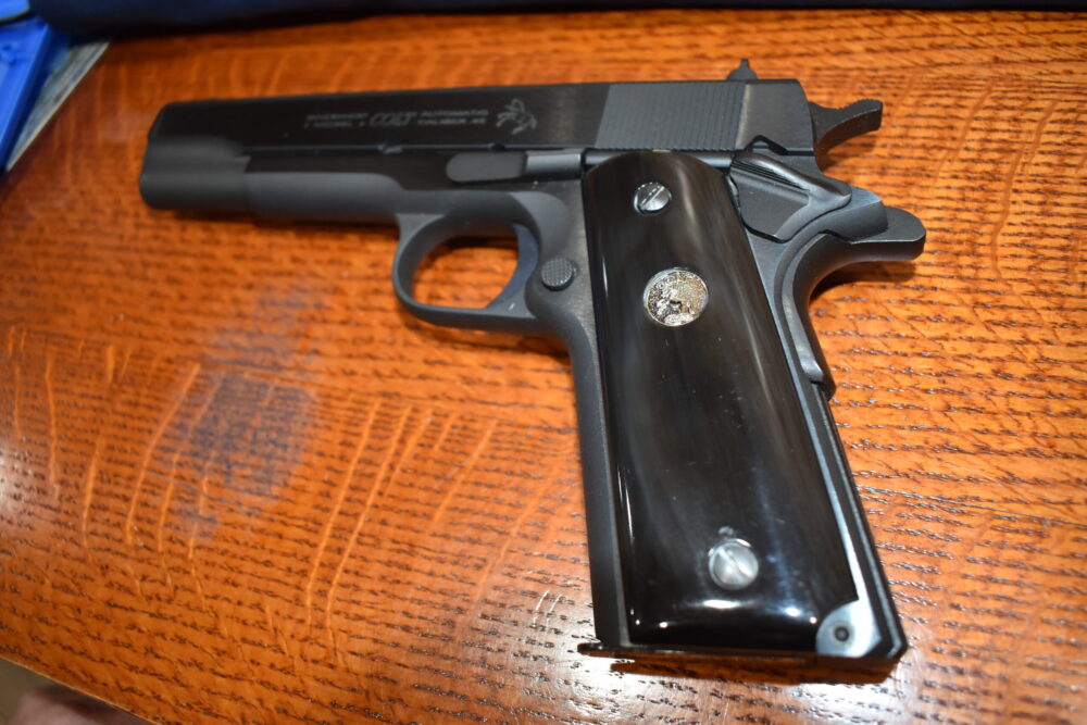 COLT 1911 CHECKERED BUFFALO HORN GRIPS 1911BH15 - Image 5