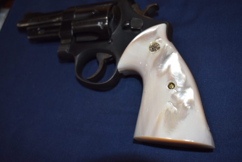 SMITH & WESSON N FRAME SQUARE BUTT TARGET MOTHER OF PEARL GRIPS NSQTMP1 - Image 5