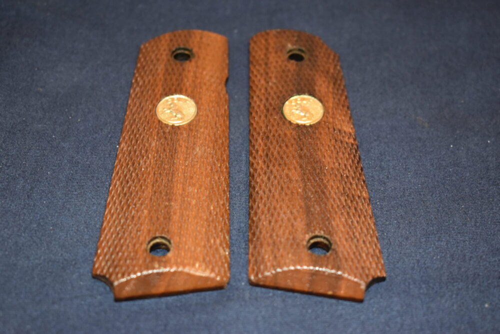 COLT 1911 CHECKERED WOOD GRIPS 1911W7
