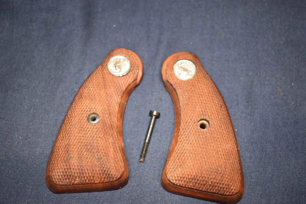 COLT DETECTIVE FACTORY WOOD SHORT D FRAME GRIPS CDSFW2