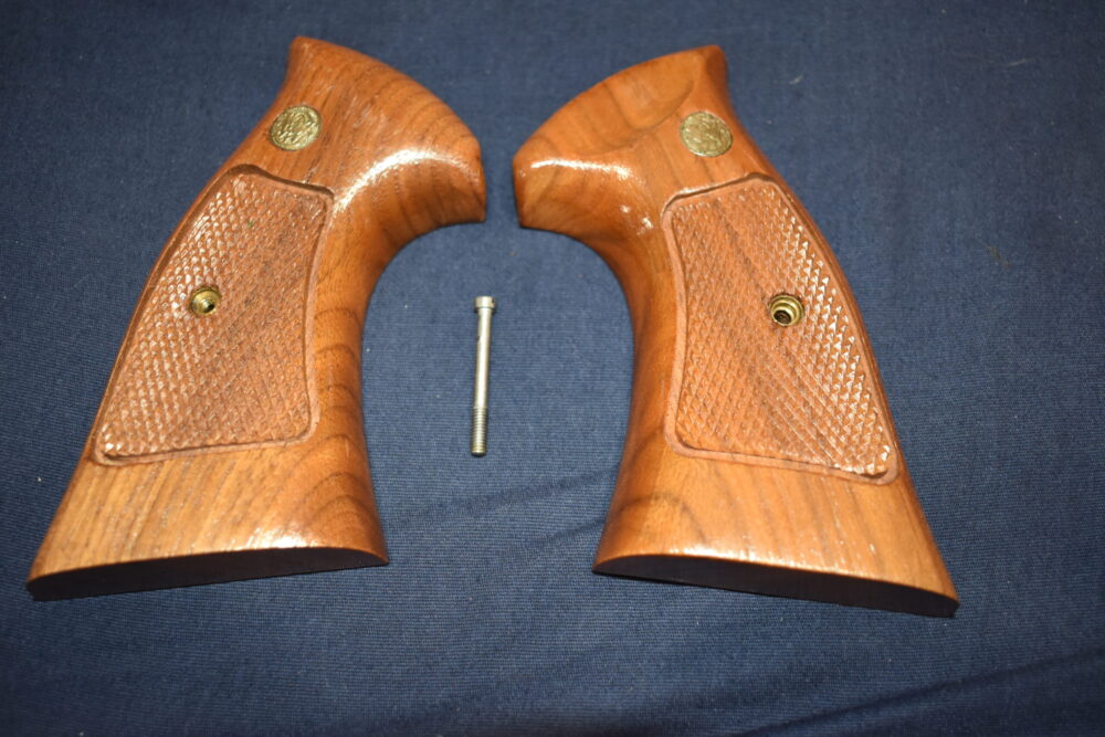 SMITH & WESSON FACTORY K FRAME TARGET GRIPS KCT30