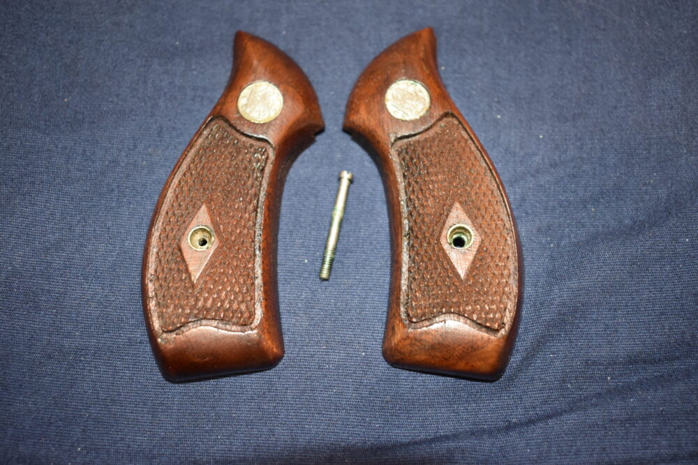 SMITH & WESSON J FRAME DIAMOND MAGNA GRIPS JDM8