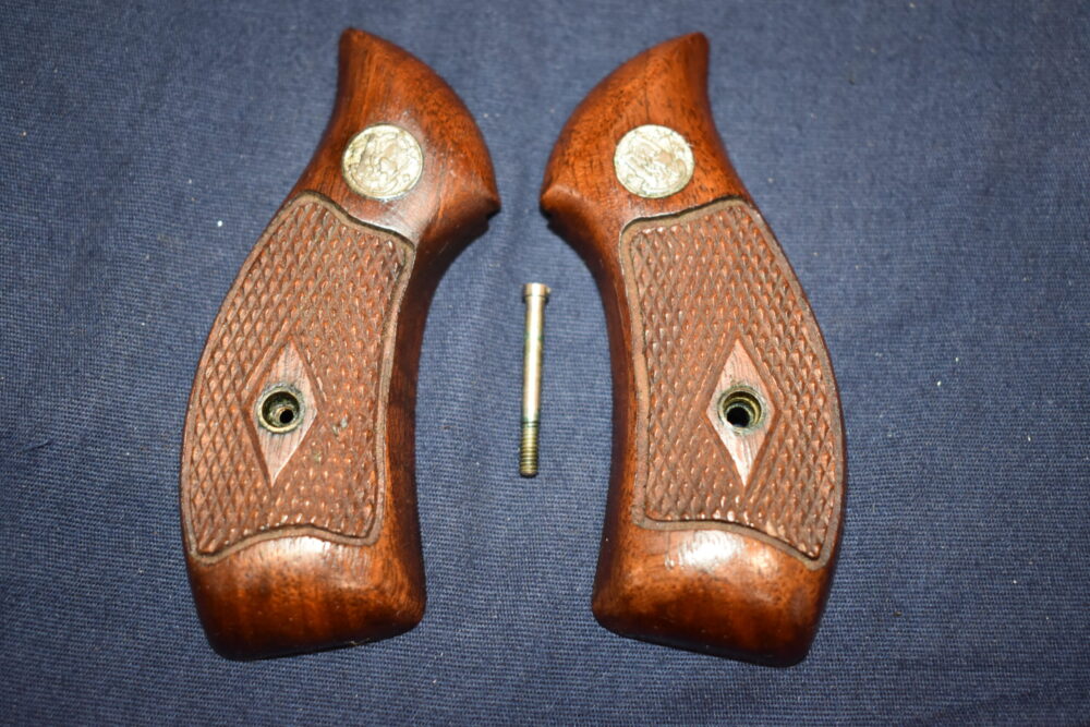 SMITH & WESSON J FRAME DIAMOND MAGNA GRIPS JDM9