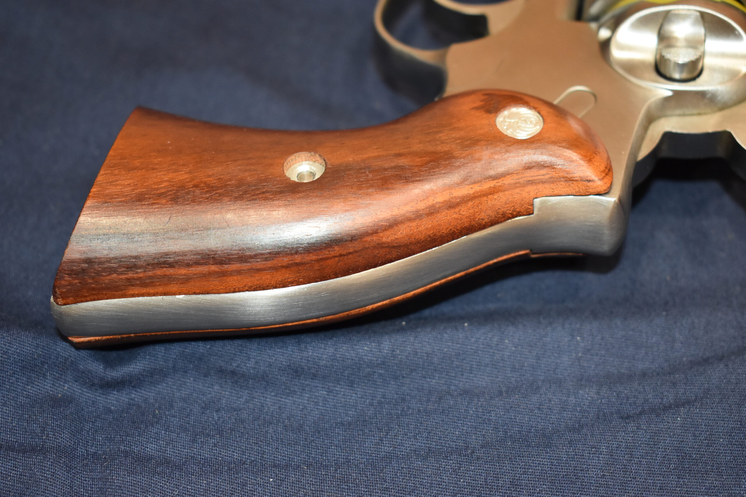 RUGER REDHAWK FACTORY WOOD GRIPS RRHW4 - Image 6