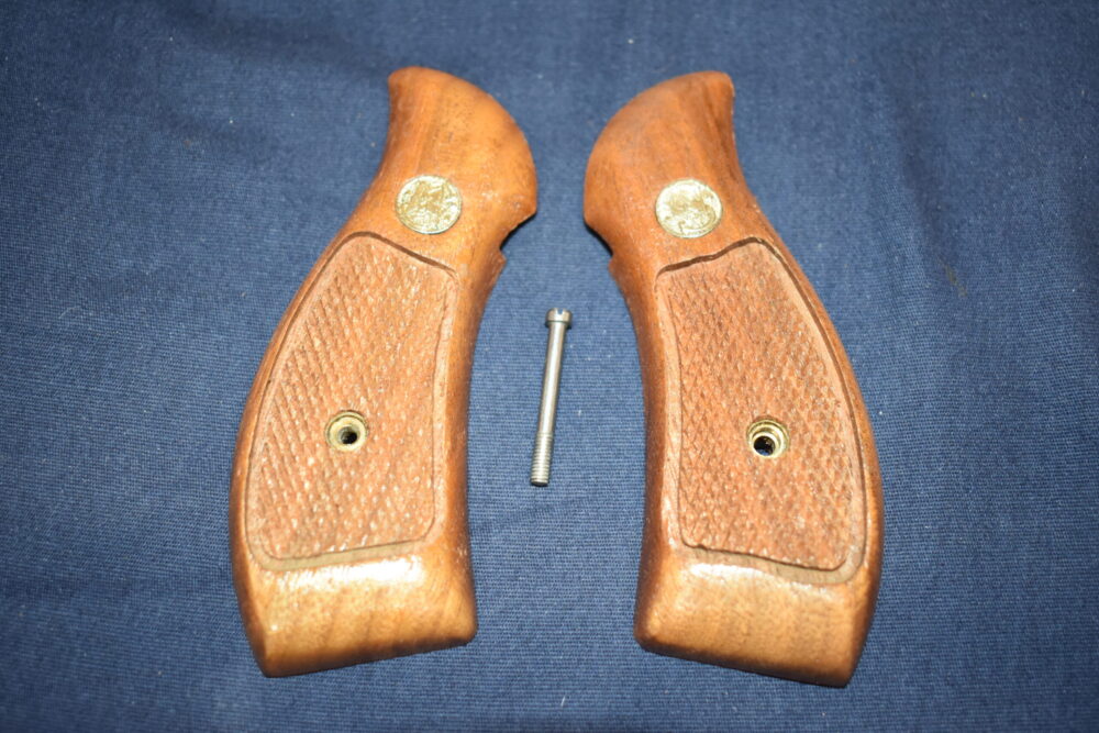 SMITH & WESSON K FRAME SQUARE BUTT FACTORY MAGNA GRIPS KRBM13