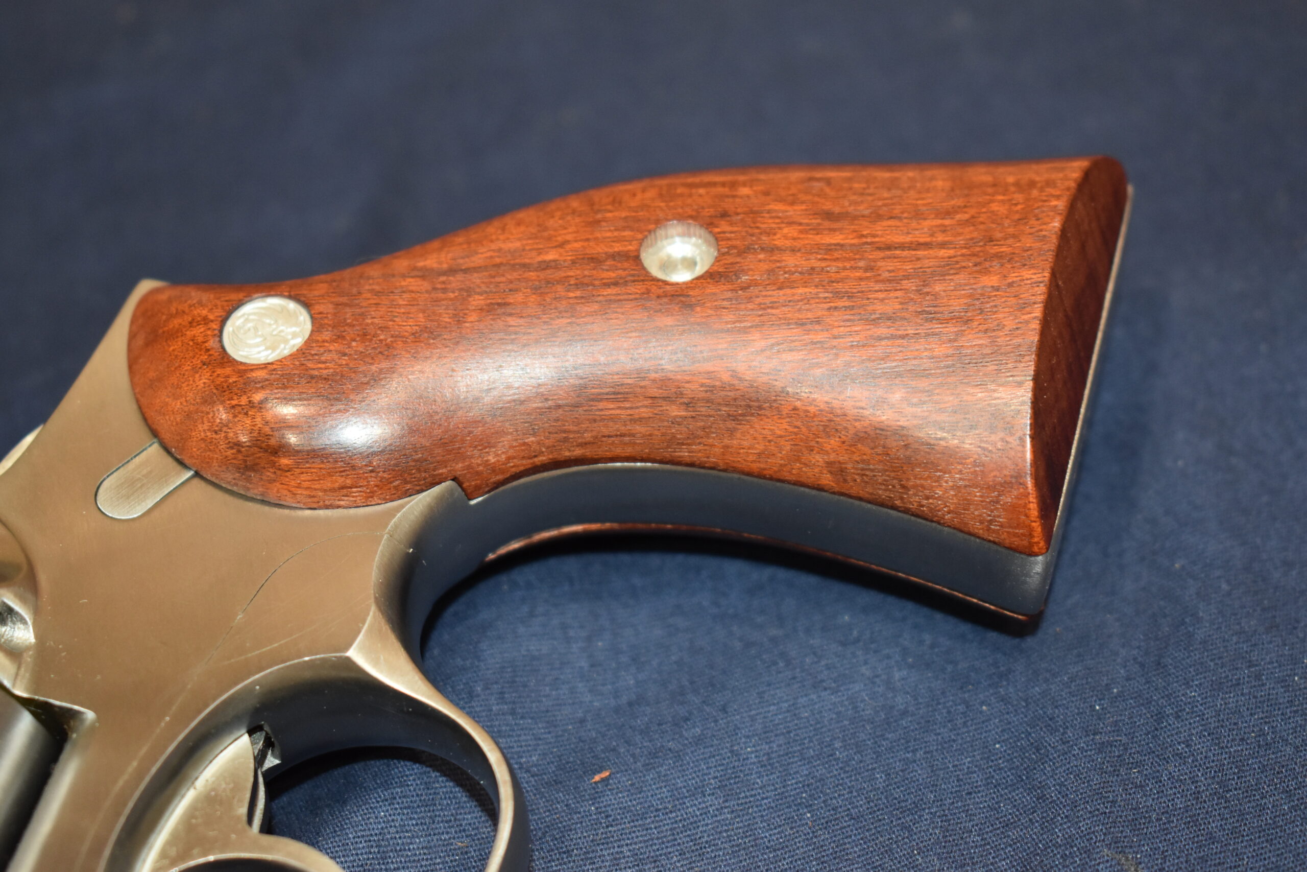 RUGER REDHAWK FACTORY WOOD GRIPS RRHW5 - Image 13