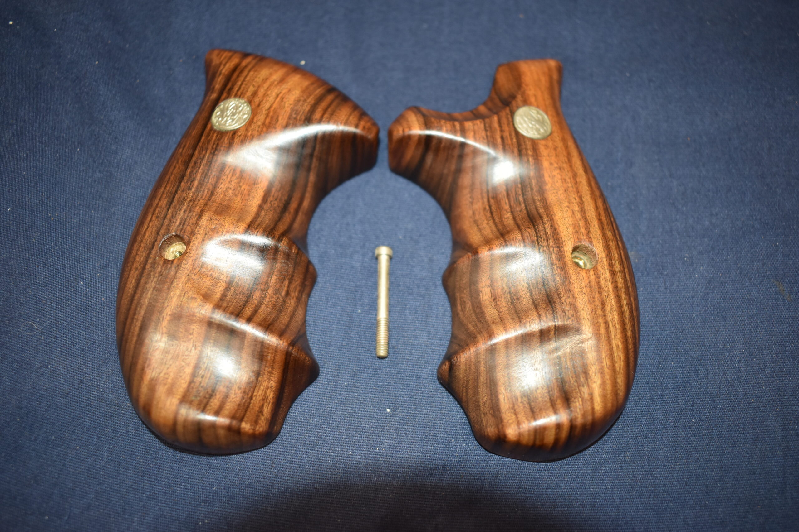 SMITH & WESSON N FRAME SQUARE BUTT COMBAT GRIPS SWNRBC10