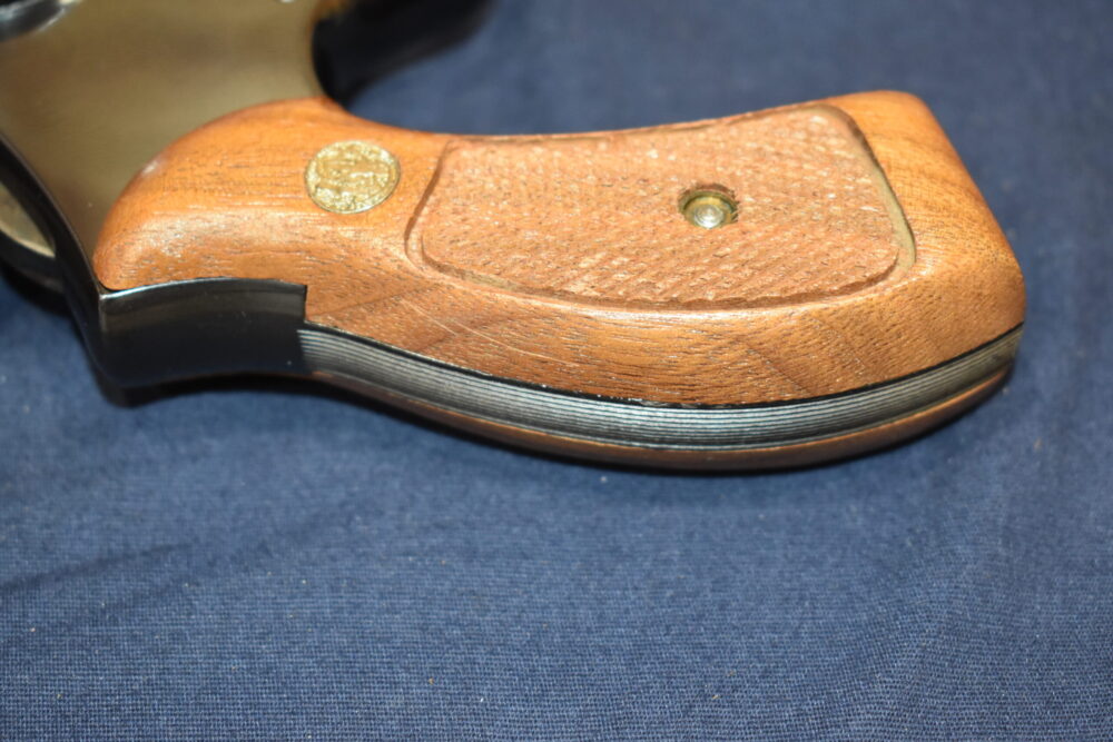 SMITH & WESSON K FRAME SQUARE BUTT FACTORY MAGNA GRIPS KRBM13 - Image 7