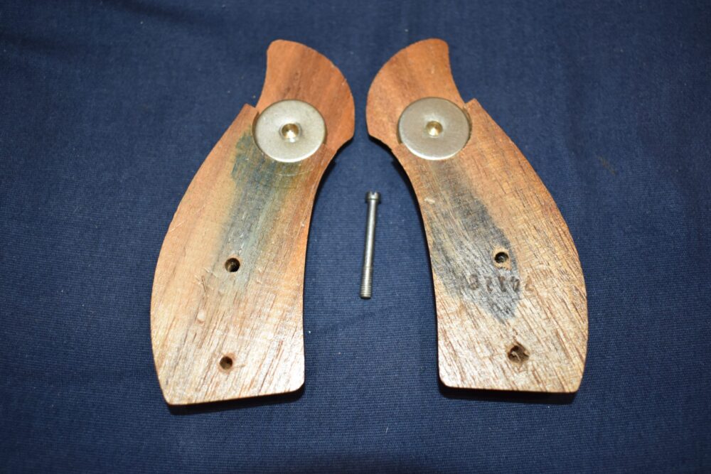 SMITH & WESSON K FRAME SQUARE BUTT FACTORY MAGNA GRIPS KRBM13 - Image 4