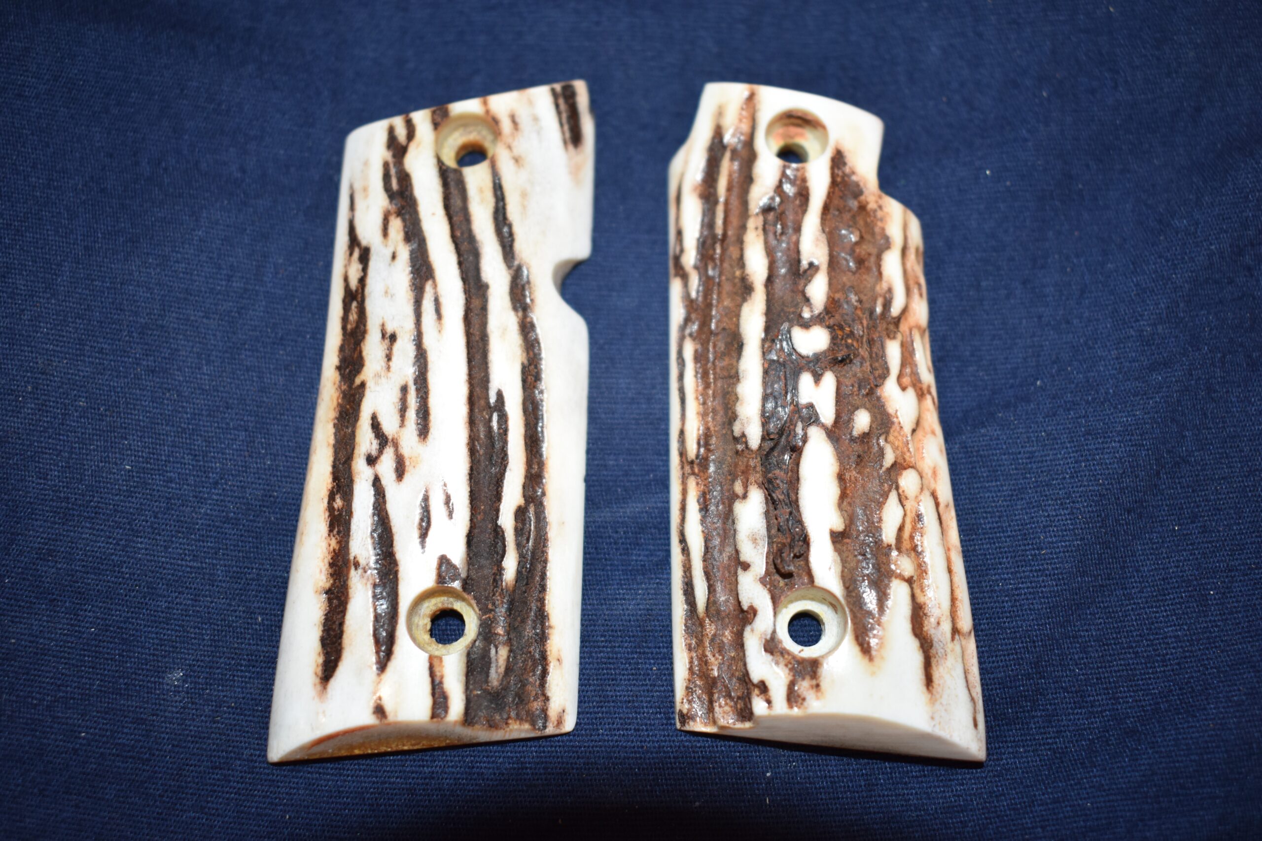 Colt MUSTANG .380 Sambar Stag grips SS380M2