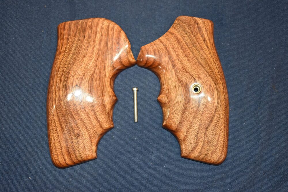 COLT DETECTIVE / DIAMONDBACK FUZZY FARRANT CUSTOM GRIPS CDFF4