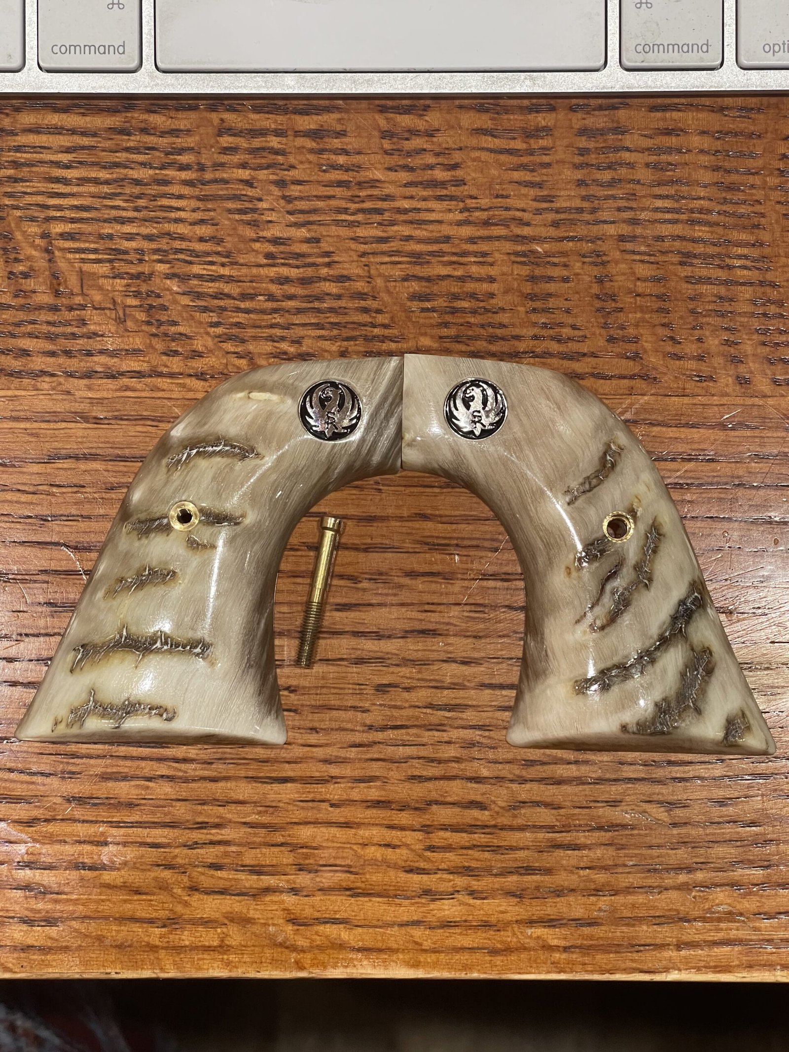 RUGER BLACKHAWK / VAQUERO PREMIUM GRADE RAMS HORN GRIPS RBHRH10