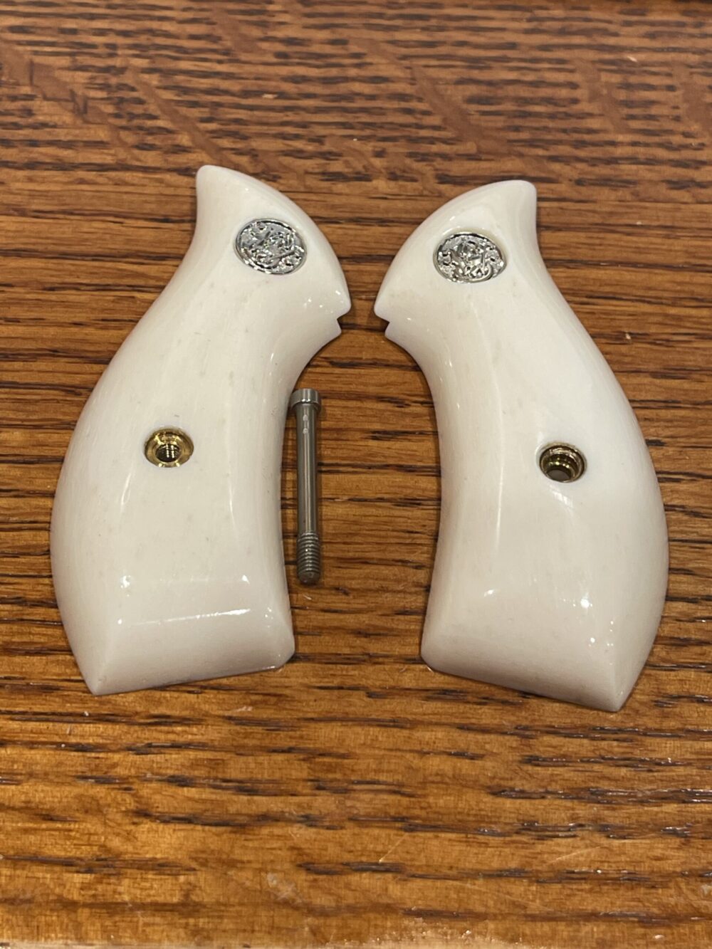 SMITH & WESSON J FRAME PREMIUM GRADE GIRAFFE BONE GRIPS JGB15 - Image 2