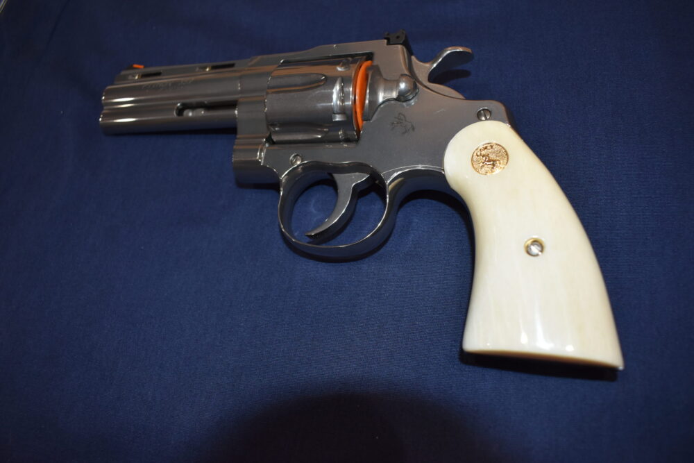 COLT PYTHON PREMIUM GRADE GIRAFFE BONE GRIPS CPGB23 - Image 4