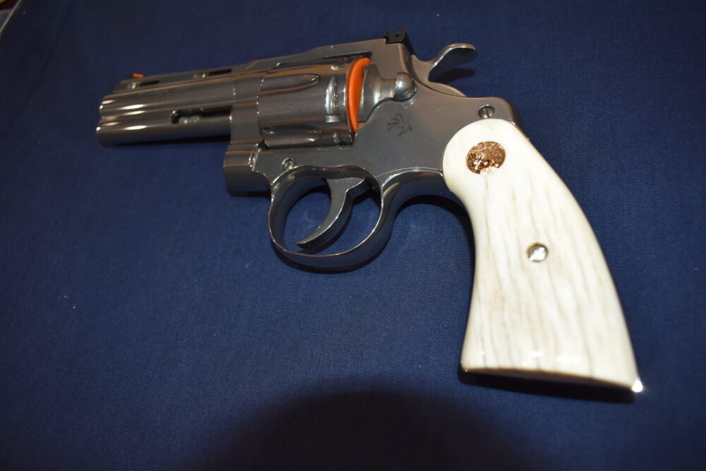 COLT PYTHON PREMIUM GRADE GIRAFFE BONE GRIPS CPGB22 - Image 5