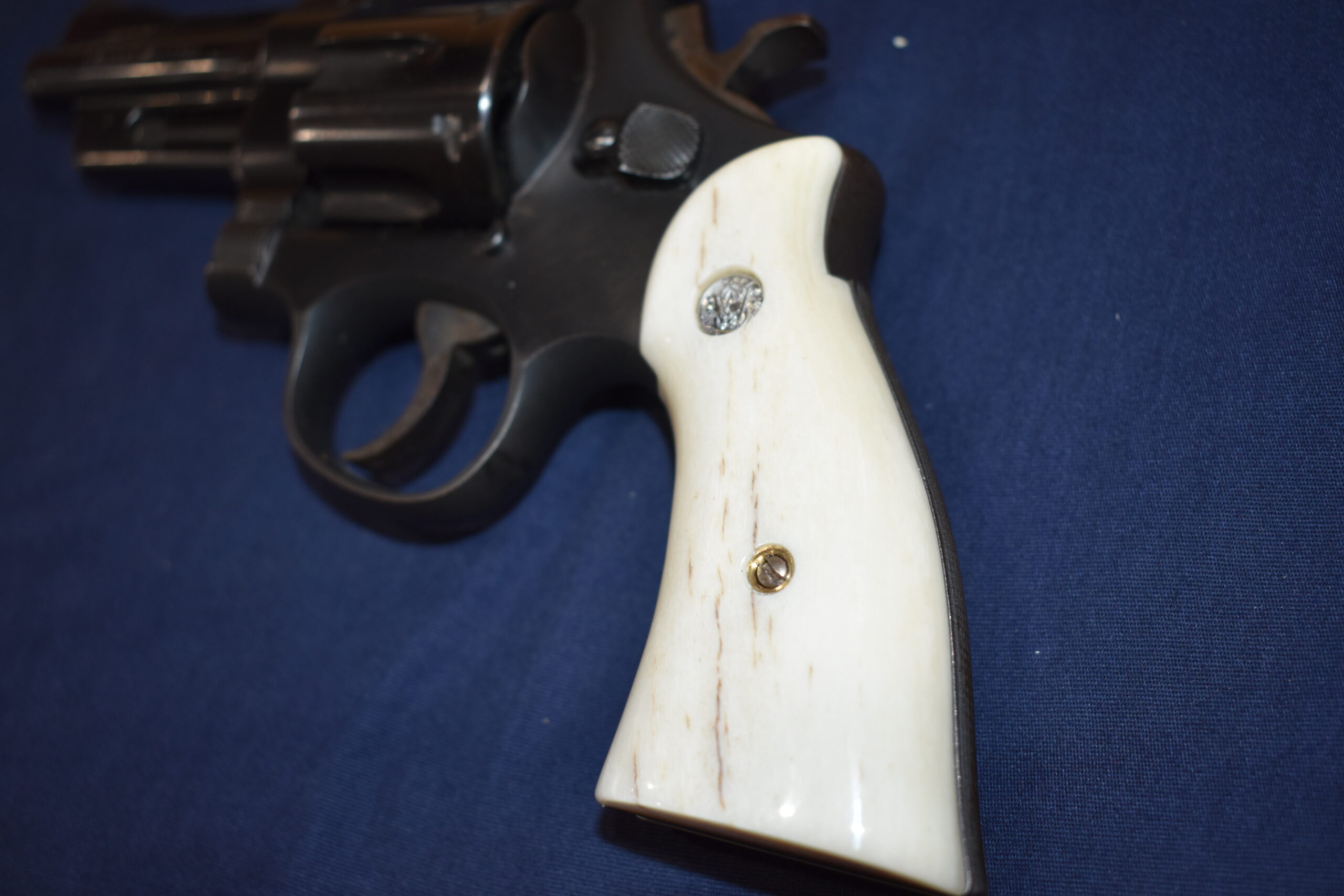 SMITH & WESSON N FRAME PREMIUM GRADE GIRAFFE BONE GRIPS SWNGB18 - Image 5