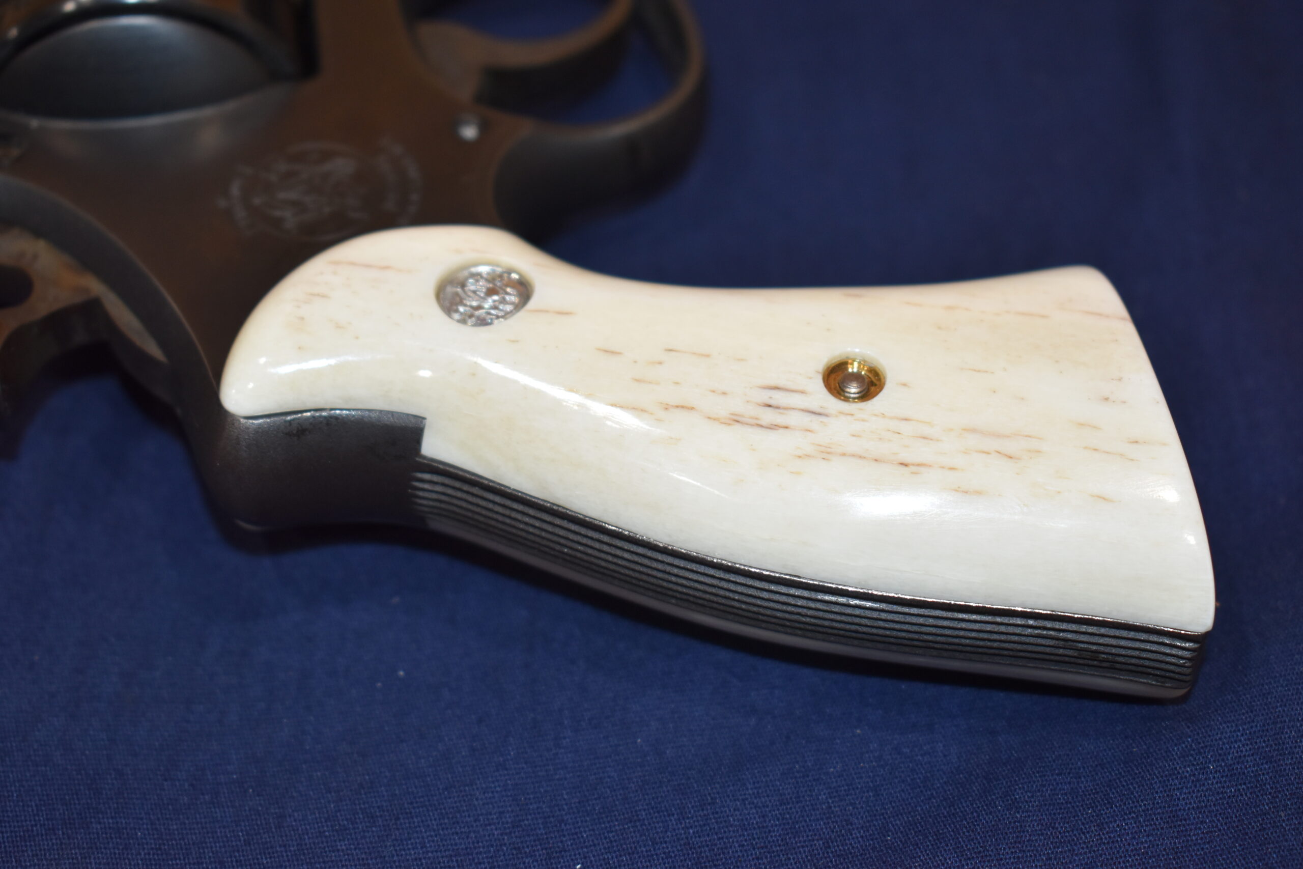 SMITH & WESSON N FRAME PREMIUM GRADE GIRAFFE BONE GRIPS SWNGB18 - Image 7