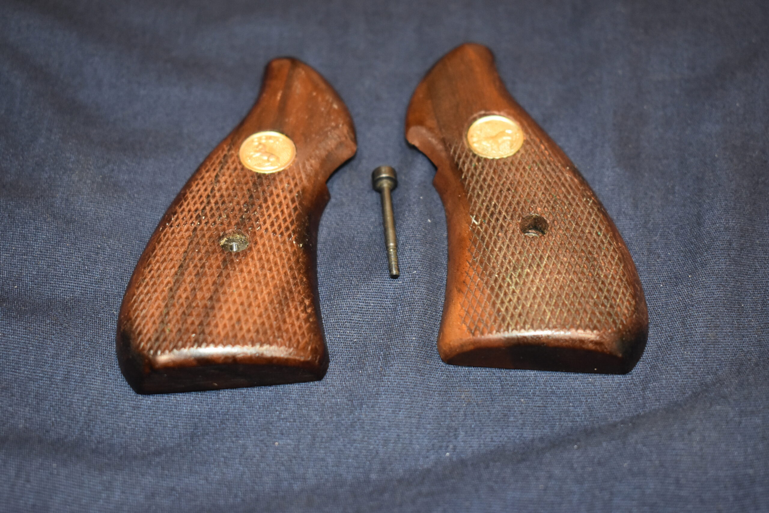 COLT LAWMAN MK III 2" FACTORY SERVICE GRIPS LMMK3 - Image 3