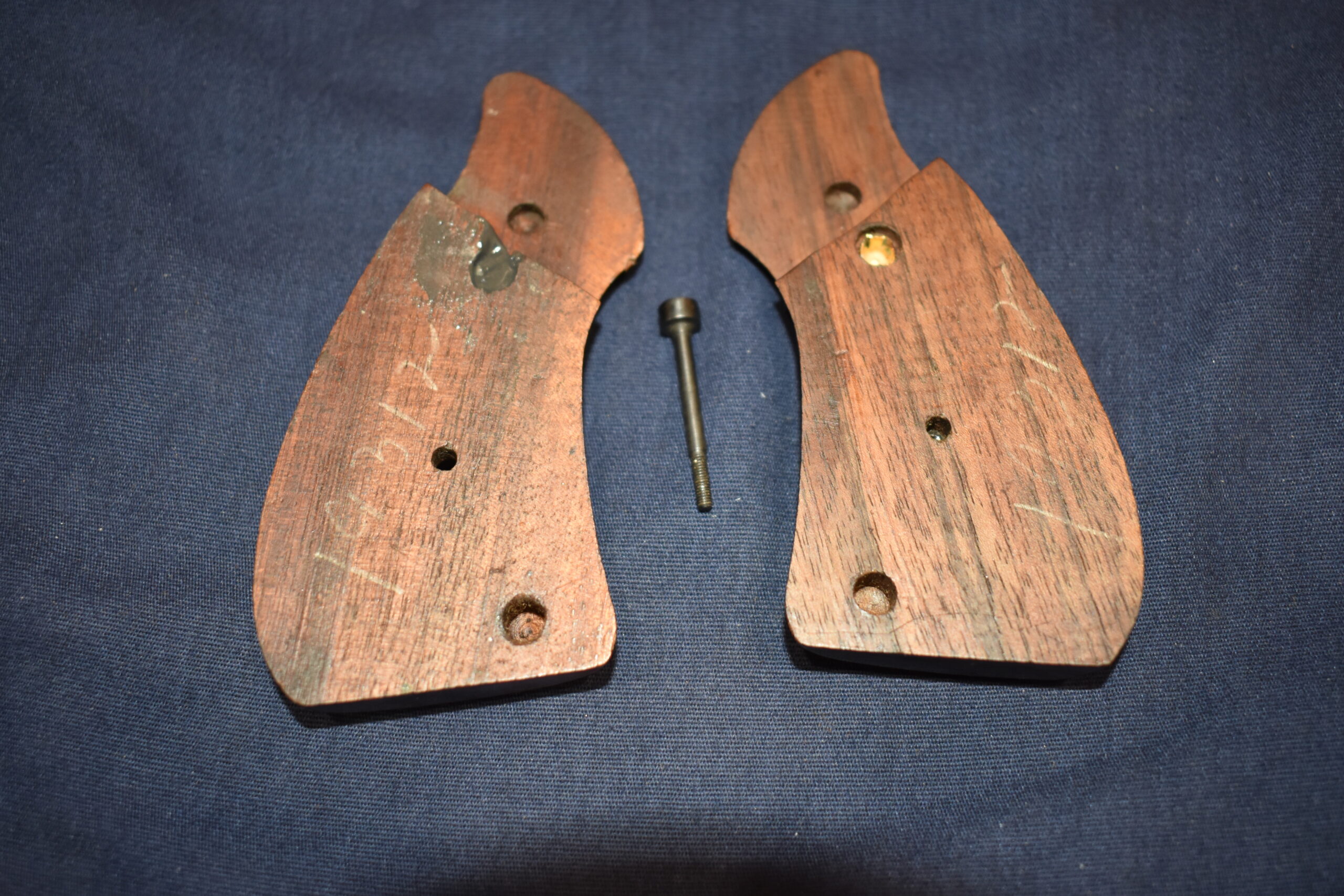 COLT LAWMAN MK III 2" FACTORY SERVICE GRIPS LMMK3 - Image 4