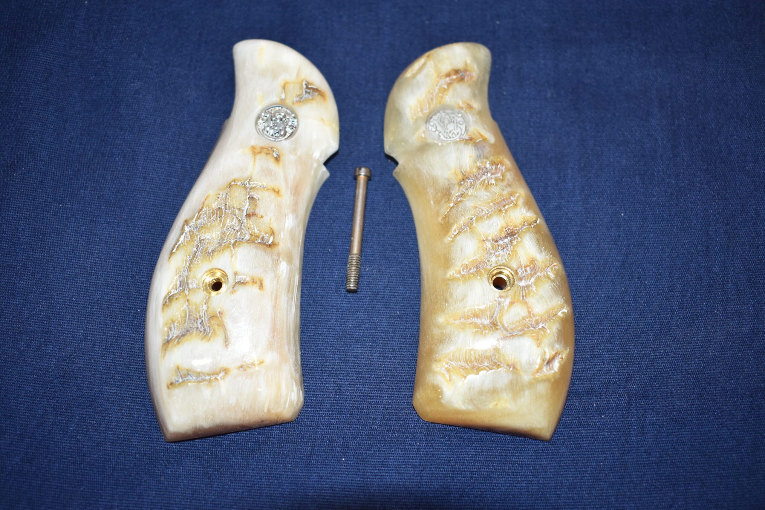 SMITH & WESSON N FRAME ROUND BUTT PREMIUM GRADE RAMS HORN GRIPS NRH15