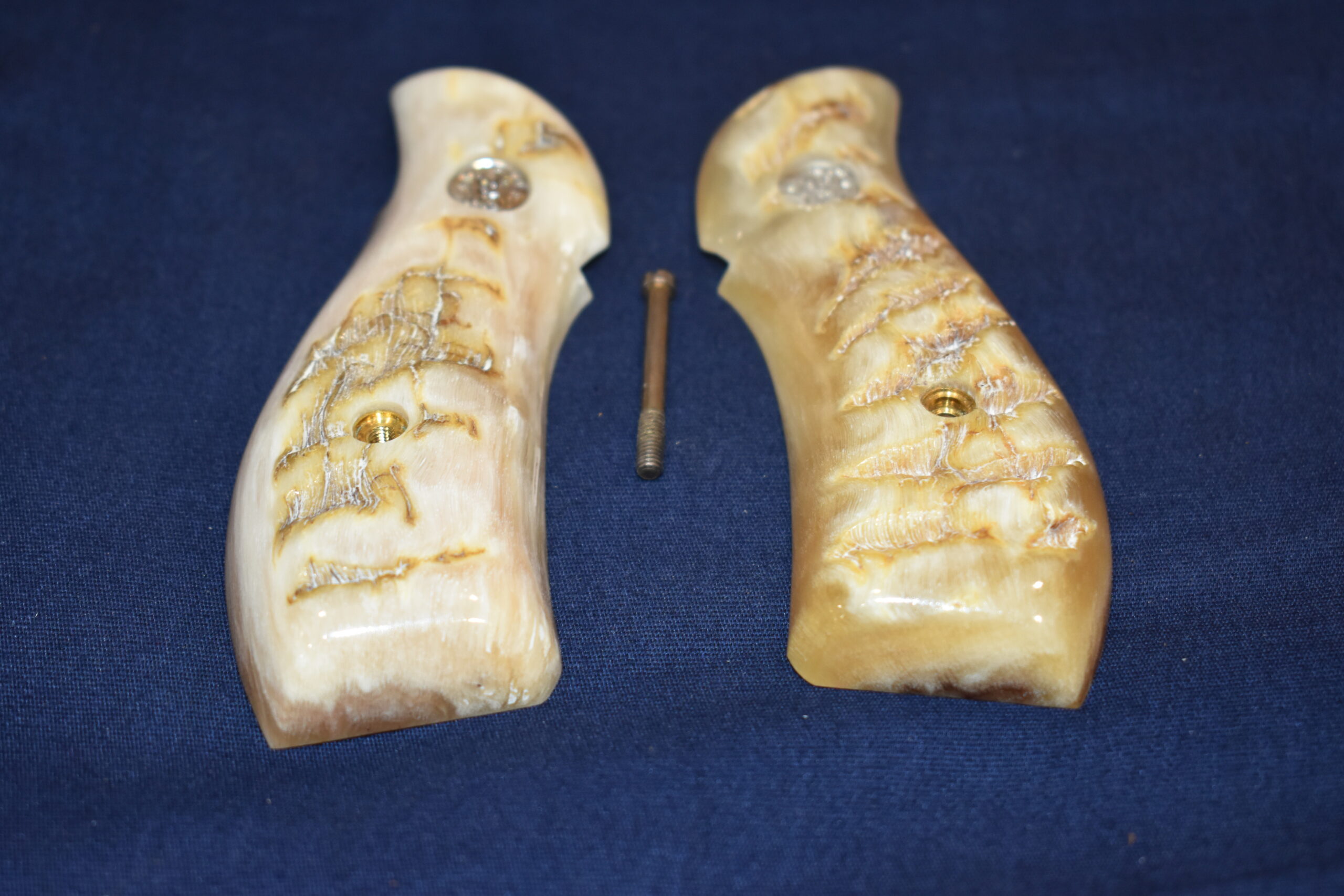 SMITH & WESSON N FRAME ROUND BUTT PREMIUM GRADE RAMS HORN GRIPS NRH15 - Image 3