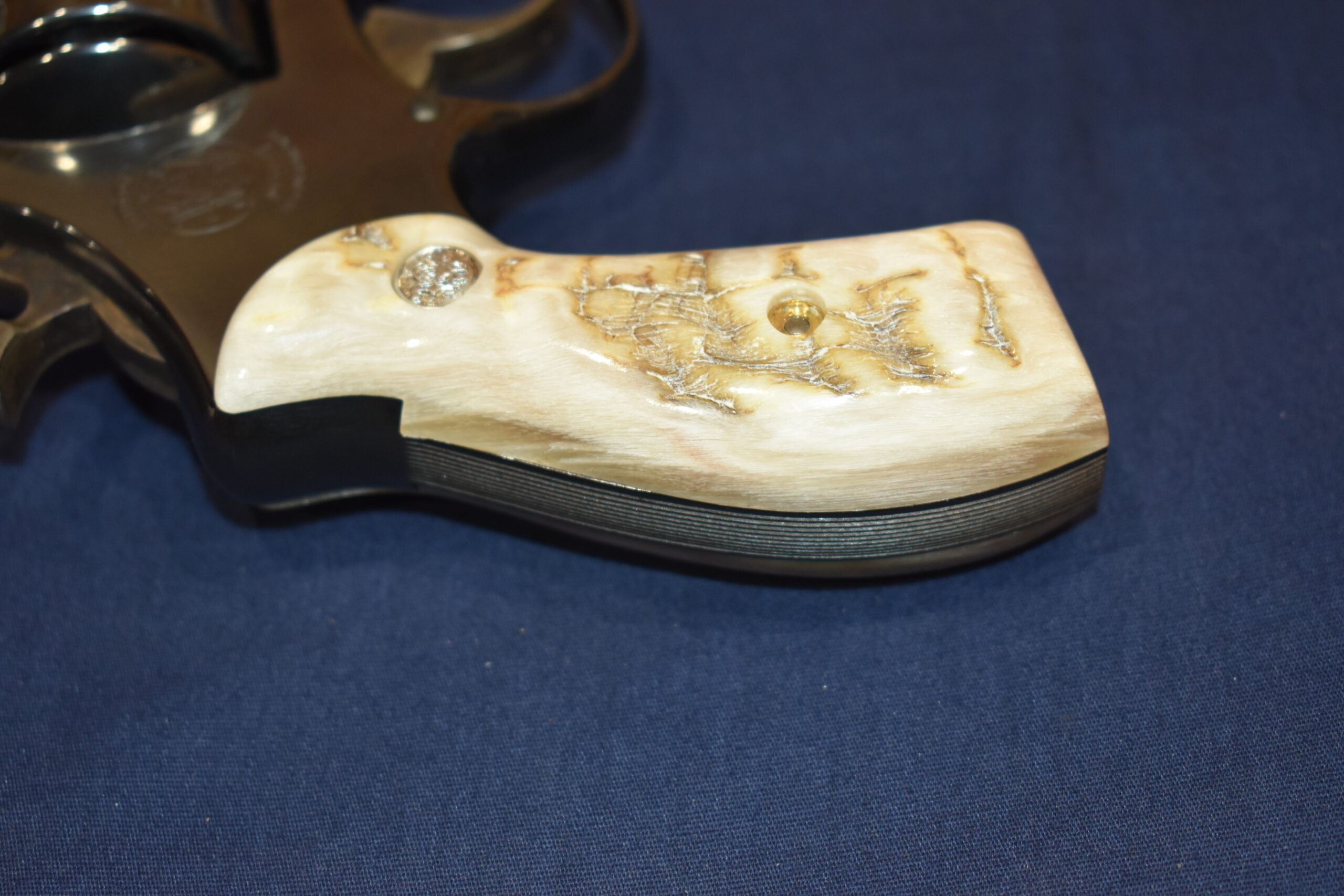 SMITH & WESSON N FRAME ROUND BUTT PREMIUM GRADE RAMS HORN GRIPS NRH15 - Image 7