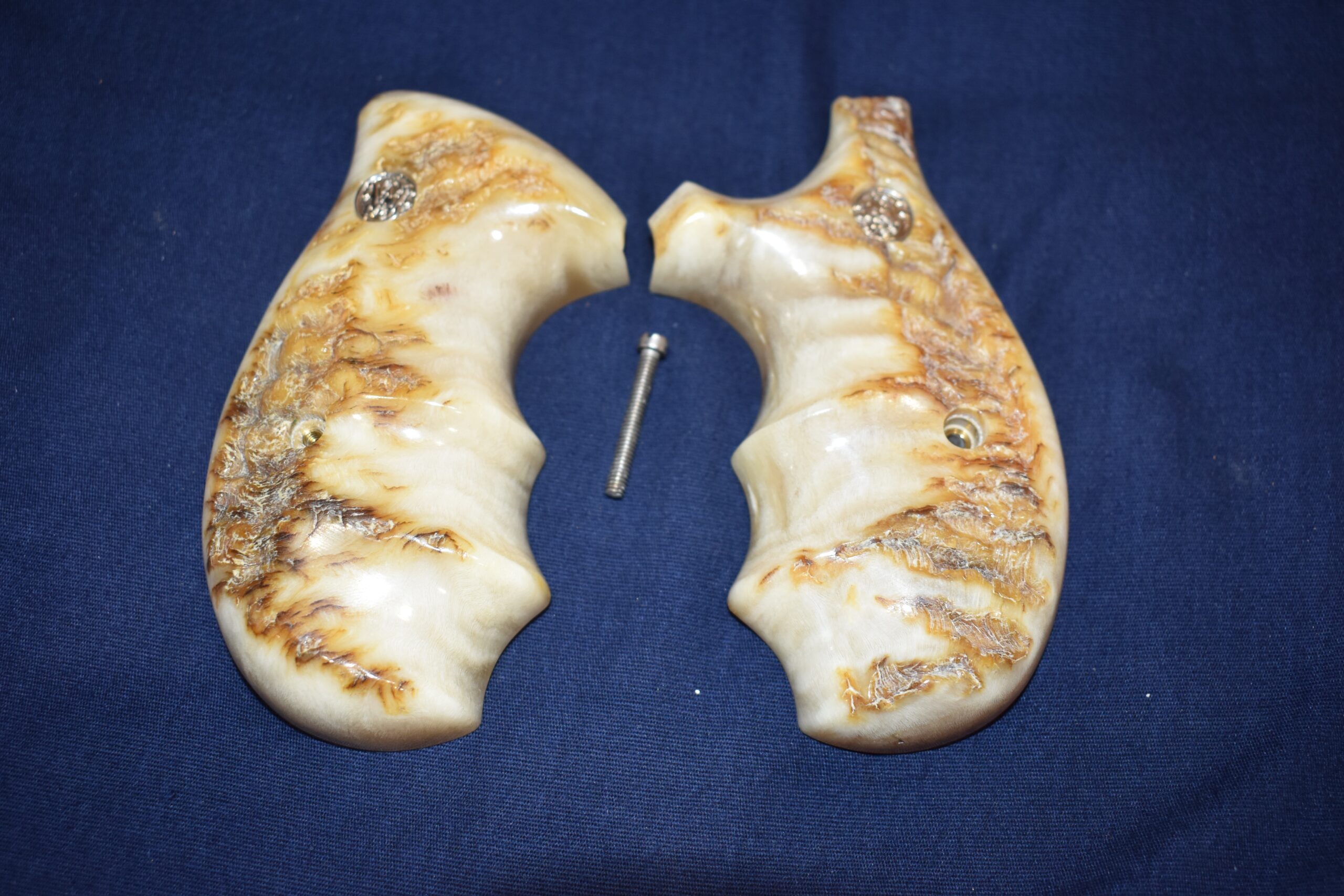 SMITH & WESSON K FRAME ROUND BUTT COMBAT RAMS HORN GRIPS KRBRHC1