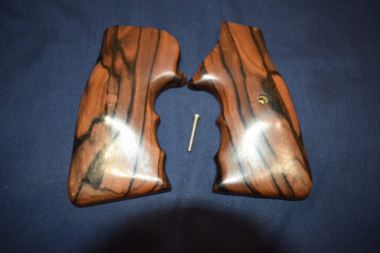 RUGER REDHAWK FUZZY FARRANT CUSTOM GRIPS RRFF1