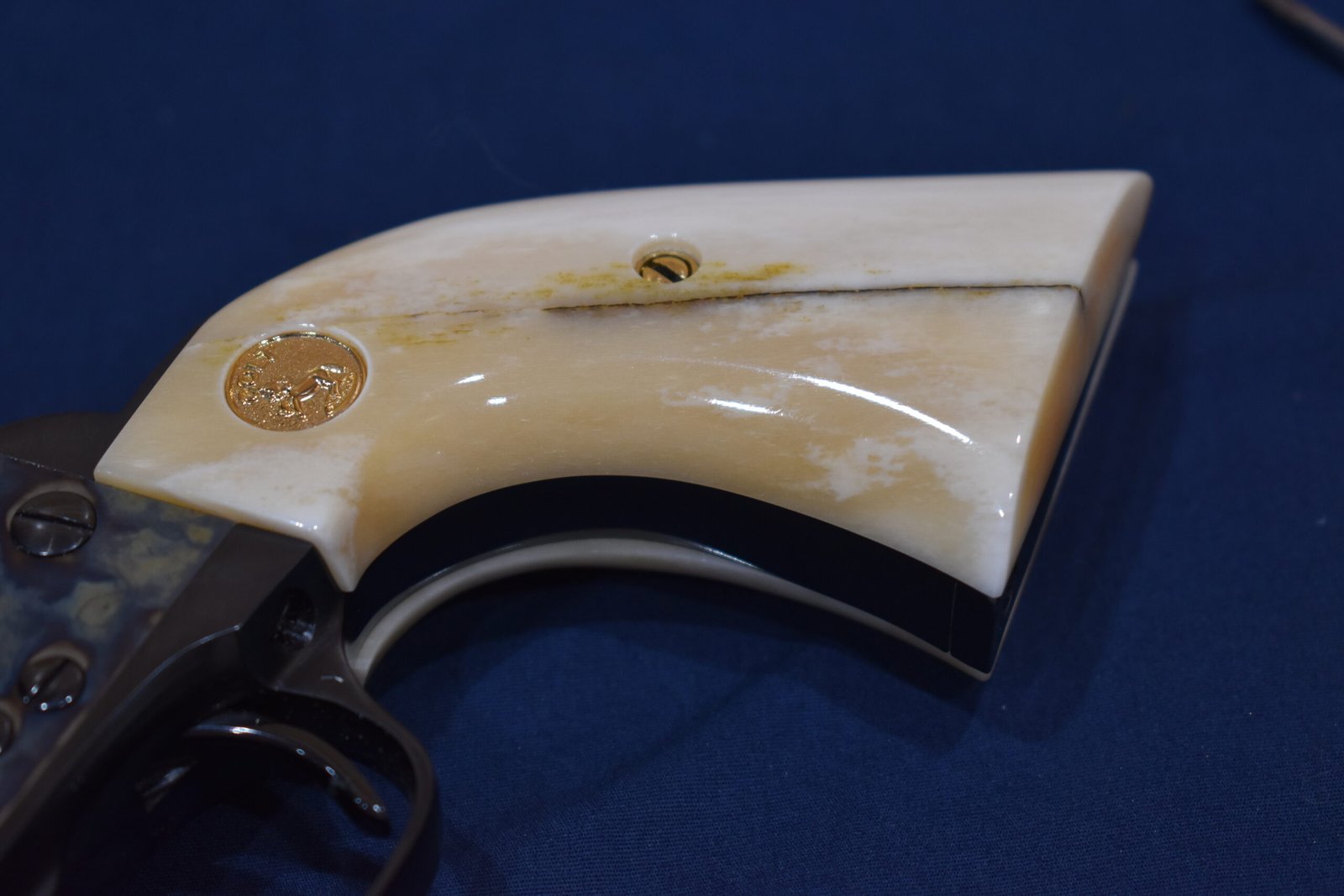 COLT SINGLE ACTION ARMY (S.A.A.) PREMIUM GRADE GIRAFFE BONE GRIPS SAAGB9 - Image 13