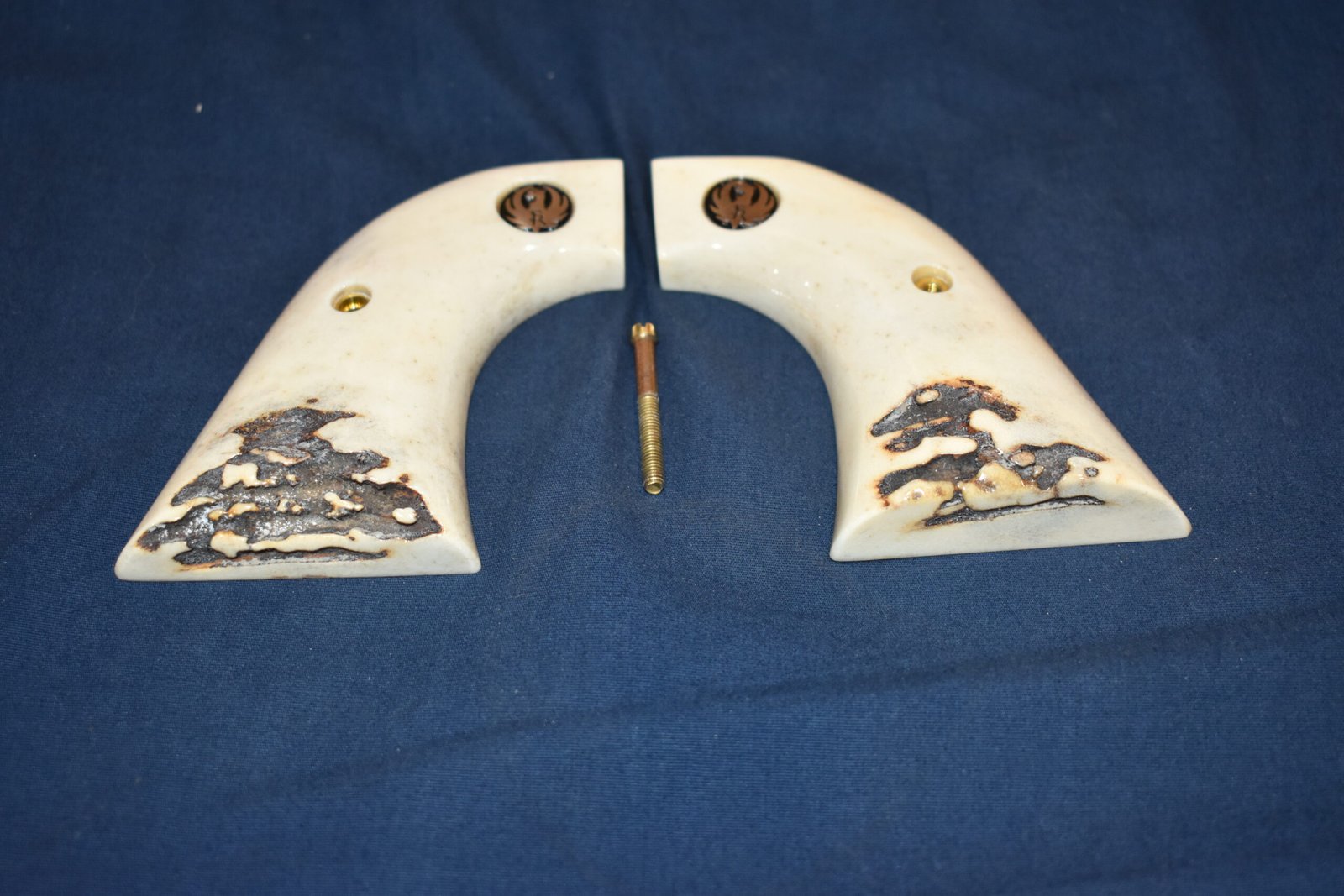 RUGER NEW MODEL BLACKHAWK OR OLD VAQUERO VINTAGE SAMBAR STAG GRIPS RBHS34 - Image 3