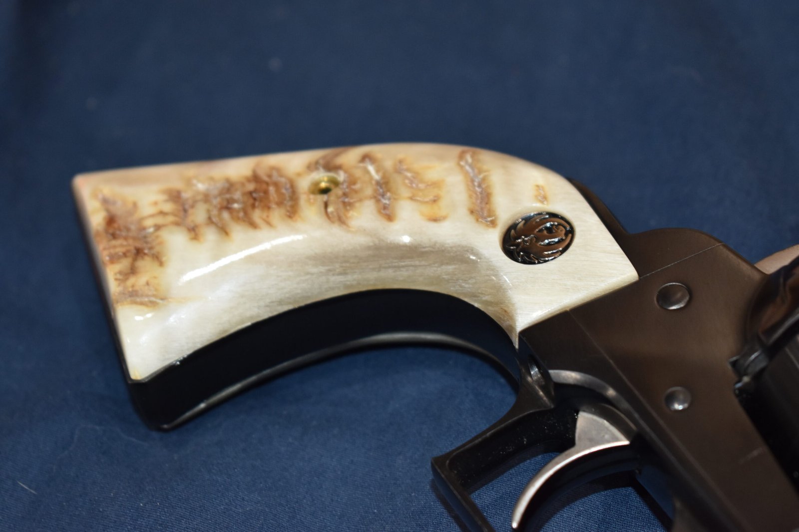 RUGER SUPER BLACKHAWK PREMIUM GRADE RAMS HORN / STAG GRIPS RSBHRH1 - Image 11