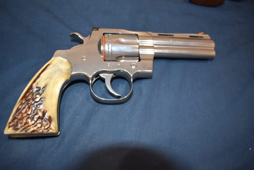 COLT PYTHON / OFFICER’S MODEL MATCH VINTAGE SAMBAR STAG GRIPS CPSS41 ...