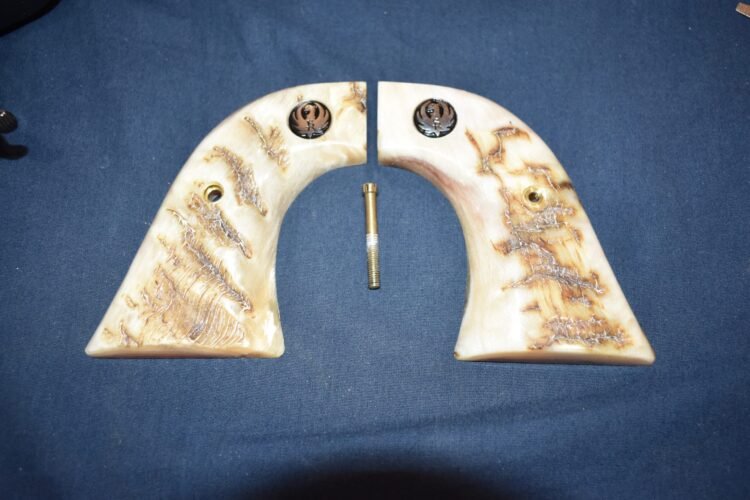 RUGER BLACKHAWK / VAQUERO PREMIUM GRADE RAMS HORN GRIPS RBHRH11