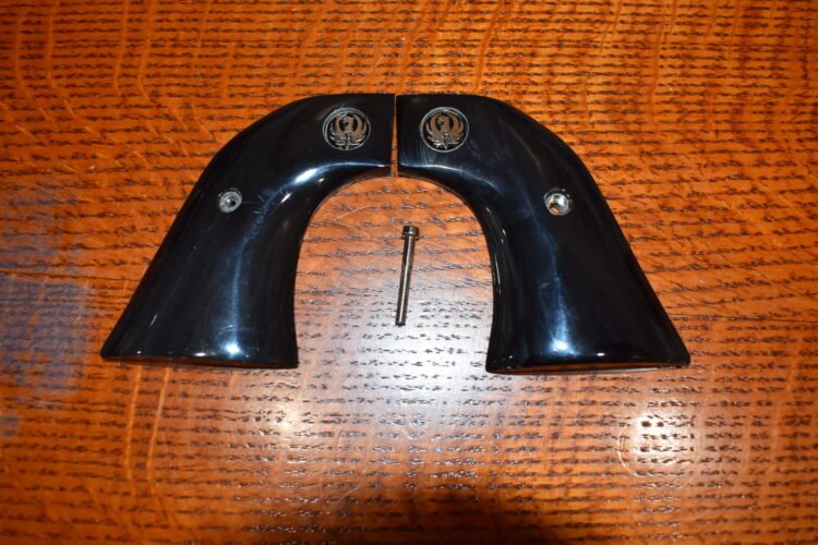 RUGER NEW MODEL BLACKHAWK OR OLD VAQUERO SMOOTH BUFFALO HORN GRIPS RBHBH21