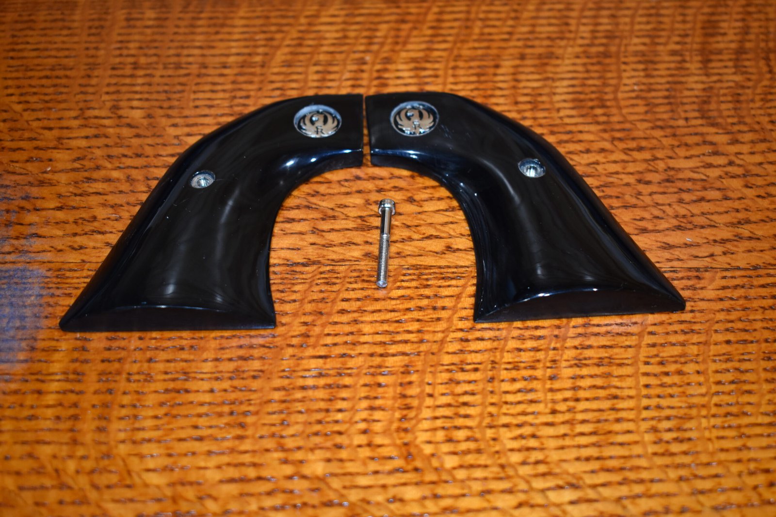 RUGER NEW MODEL BLACKHAWK OR OLD VAQUERO SMOOTH BUFFALO HORN GRIPS RBHBH21 - Image 3