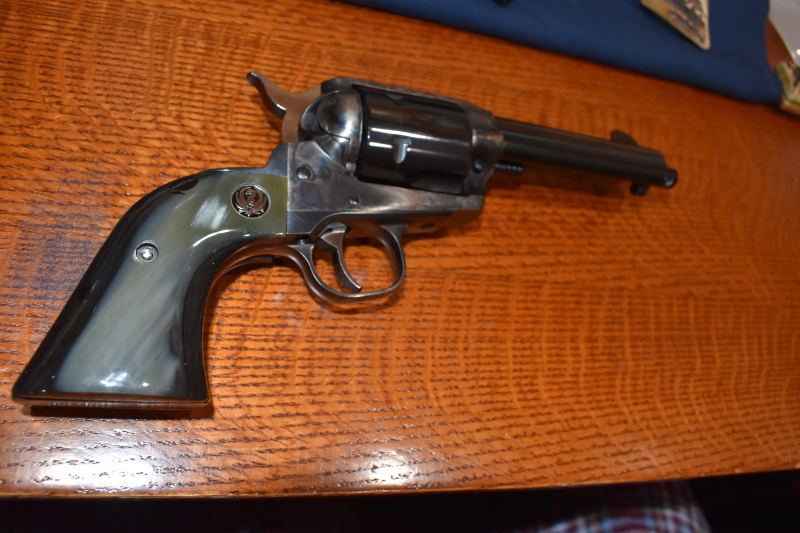 RUGER NEW MODEL BLACKHAWK OR OLD VAQUERO SMOOTH BUFFALO HORN GRIPS RBHBH22 - Image 8
