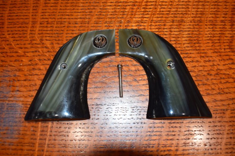 RUGER NEW MODEL BLACKHAWK OR OLD VAQUERO SMOOTH BUFFALO HORN GRIPS RBHBH23