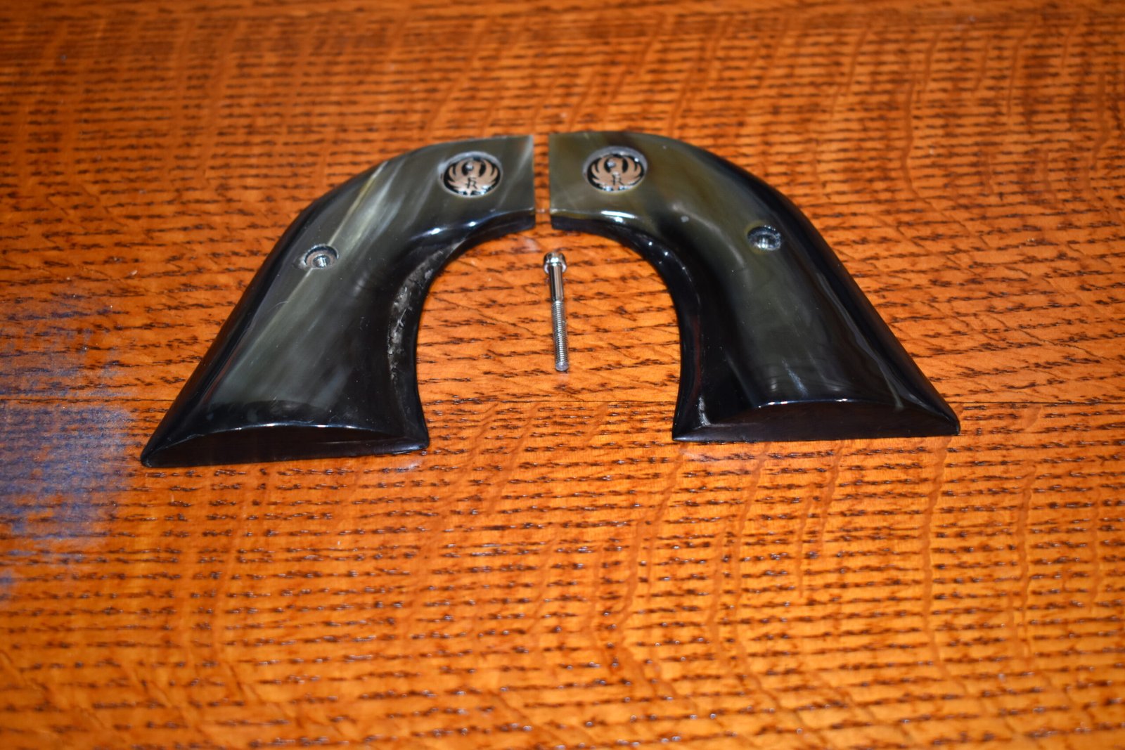 RUGER NEW MODEL BLACKHAWK OR OLD VAQUERO SMOOTH BUFFALO HORN GRIPS RBHBH23 - Image 3