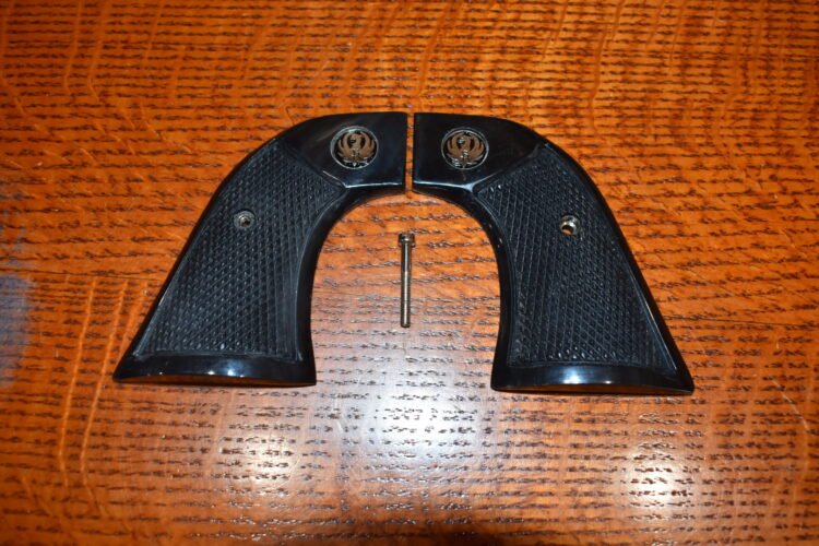 RUGER NEW MODEL BLACKHAWK OR OLD VAQUERO CHECKERED BUFFALO HORN GRIPS RBHBH24