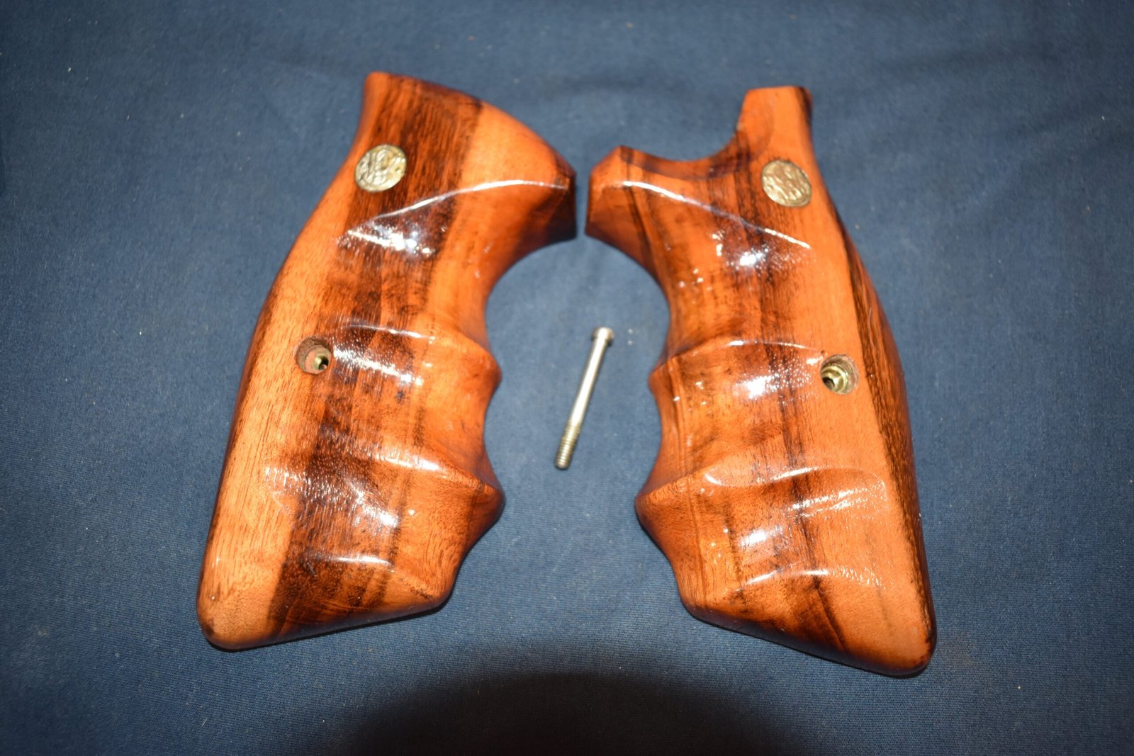 SMITH & WESSON K FRAME SQUARE BUTT FACTORY COMBAT GRIPS KSQC13