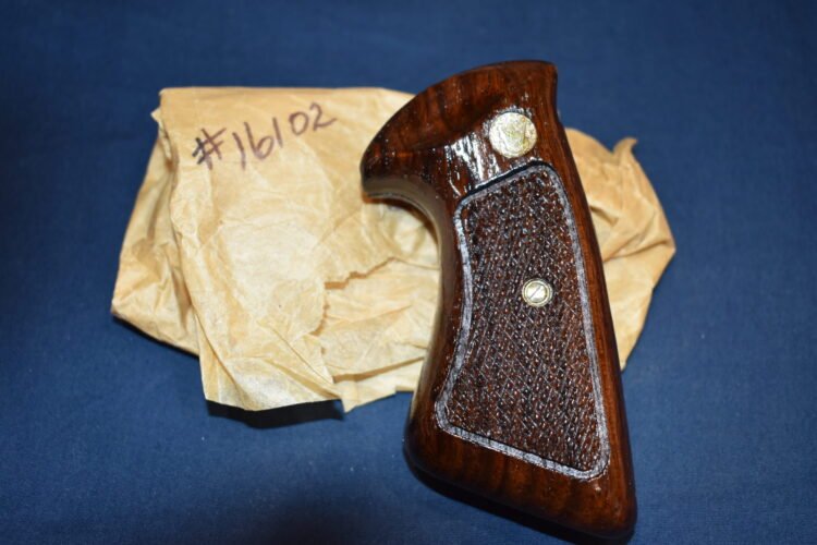 SMITH & WESSON J FRAME ROSEWOOD TARGET GRIP JT33