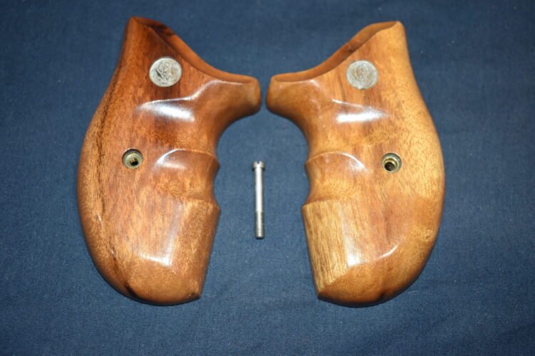 SMITH & WESSON J FRAME ROUND BUTT COMBAT GRIPS JC14