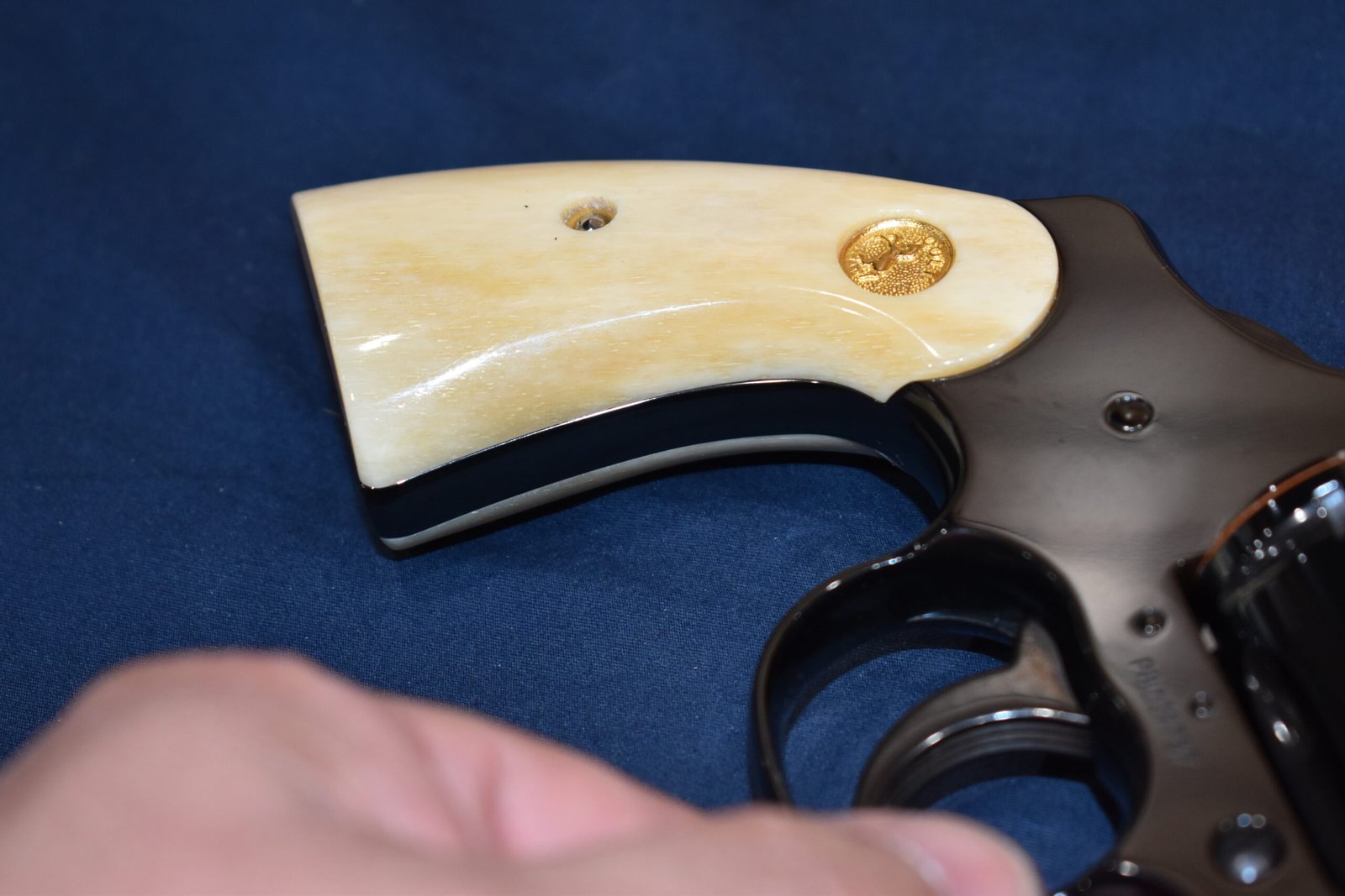 COLT PYTHON PREMIUM GRADE GIRAFFE BONE GRIPS CPGB32 - Image 12