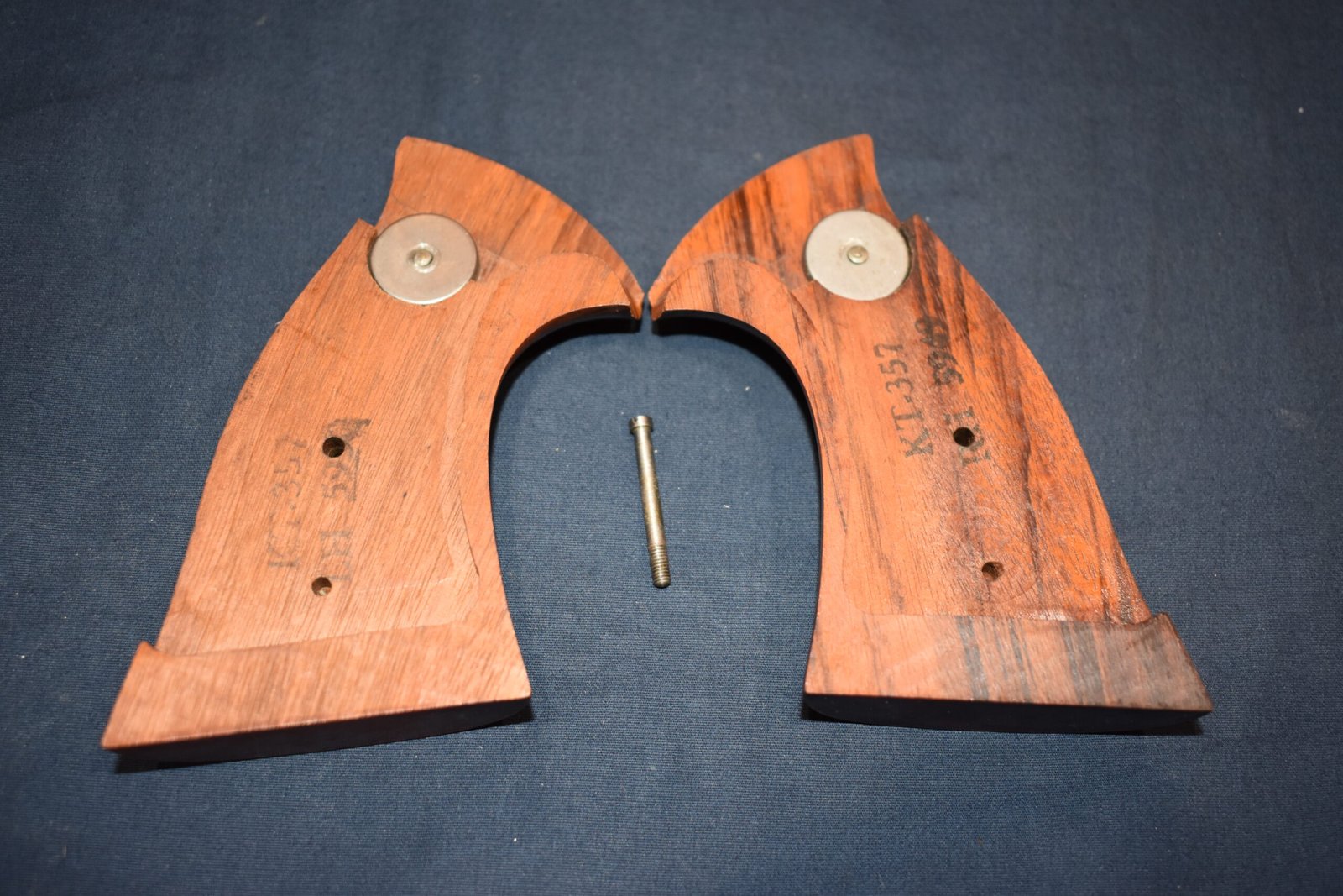 SMITH & WESSON FACTORY K FRAME TARGET GRIPS KCT37 - Image 4