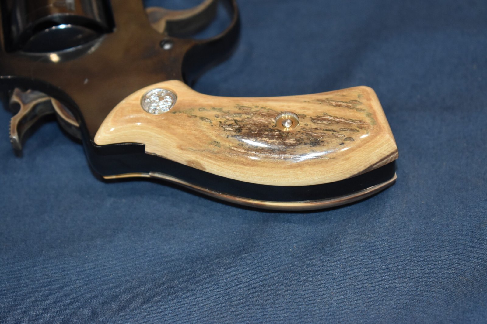 SMITH & WESSON J FRAME MAMMOTH IVORY GRIPS JMI10 - Image 7
