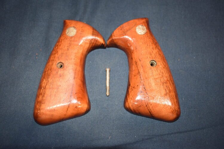 SMITH & WESSON J FRAME TARGET GRIP JT36