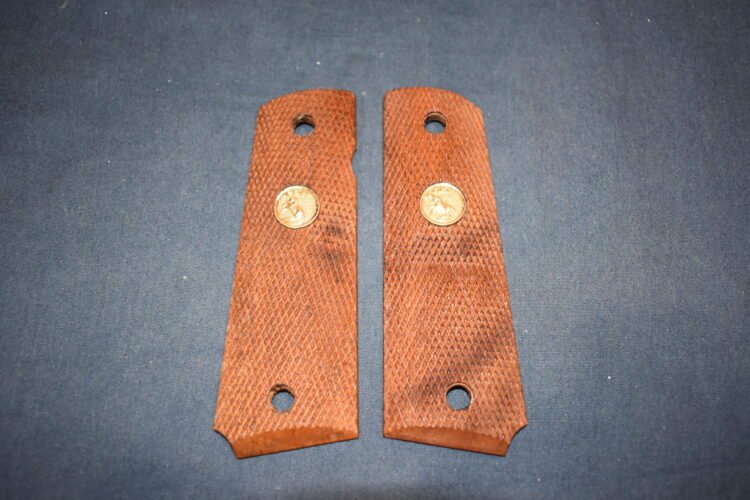 COLT 1911 CHECKERED WOOD GRIPS 1911W8