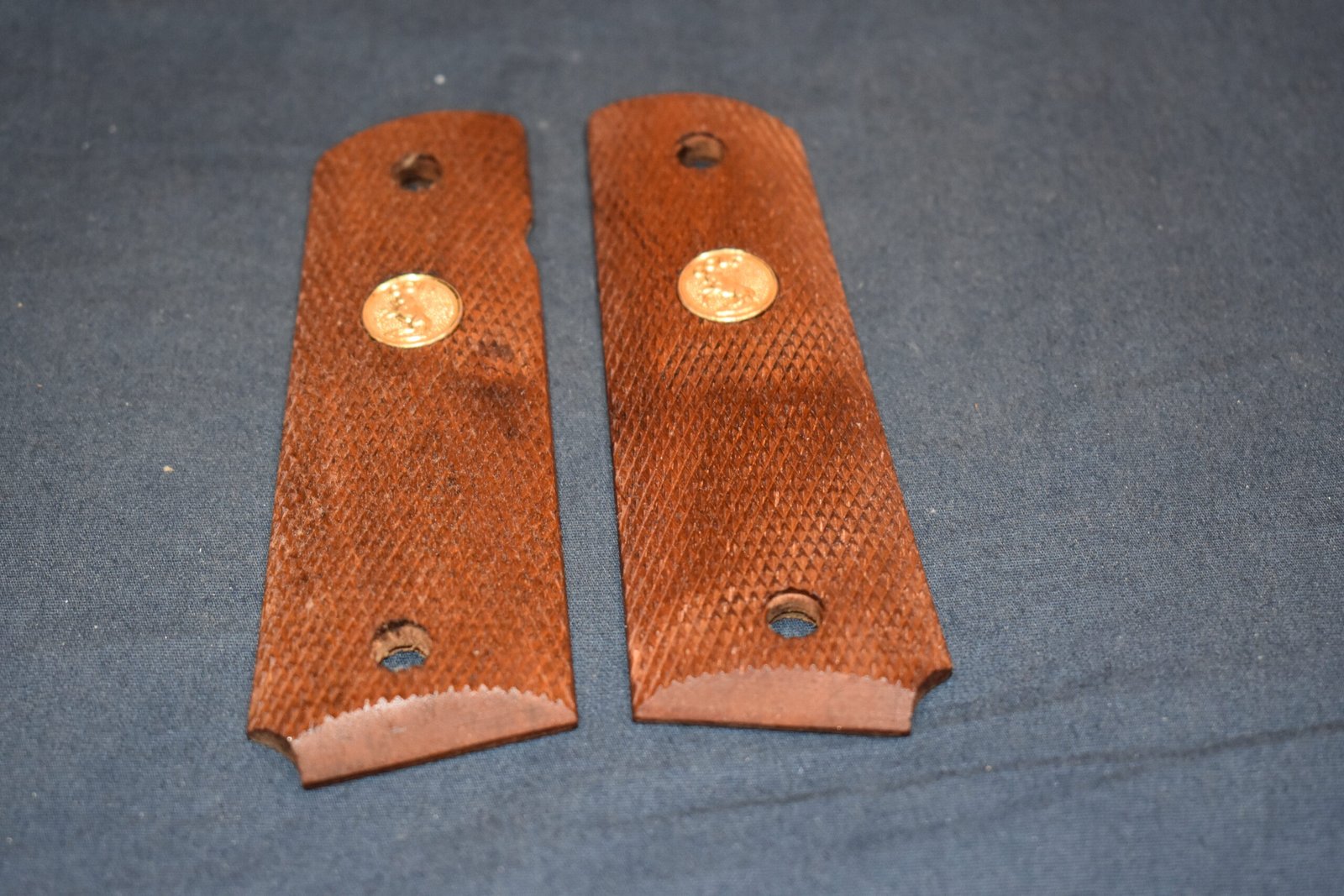 COLT 1911 CHECKERED WOOD GRIPS 1911W8 - Image 3
